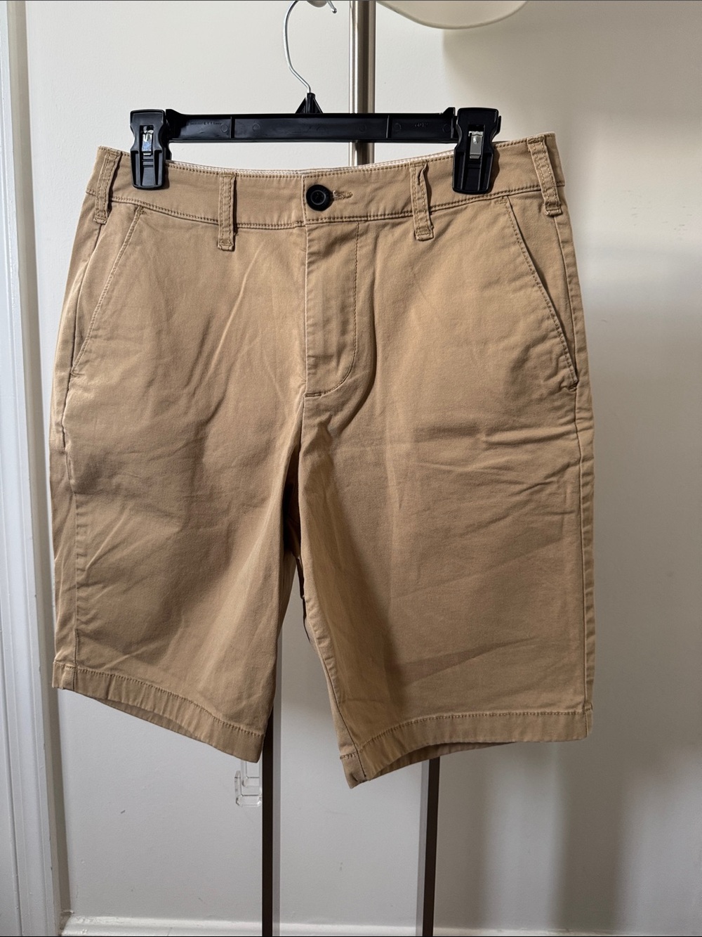 Hollister Men's Khaki Flat-Front Shorts
